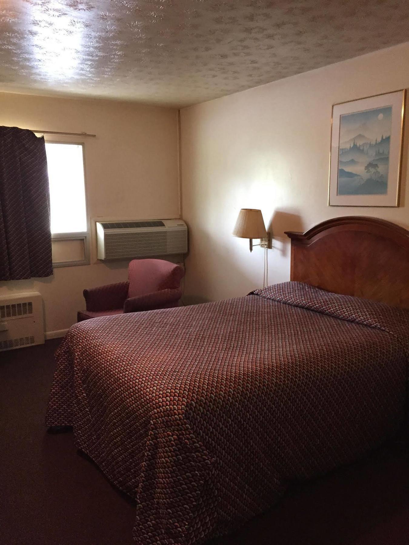 Vista Heights Inn Henrietta Exterior photo